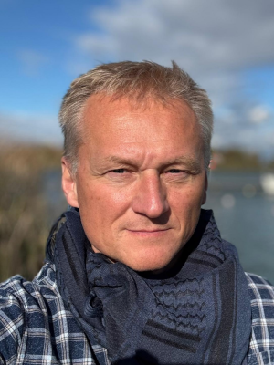 Jacek Radzik - zdjęcie na stronę WWW.png